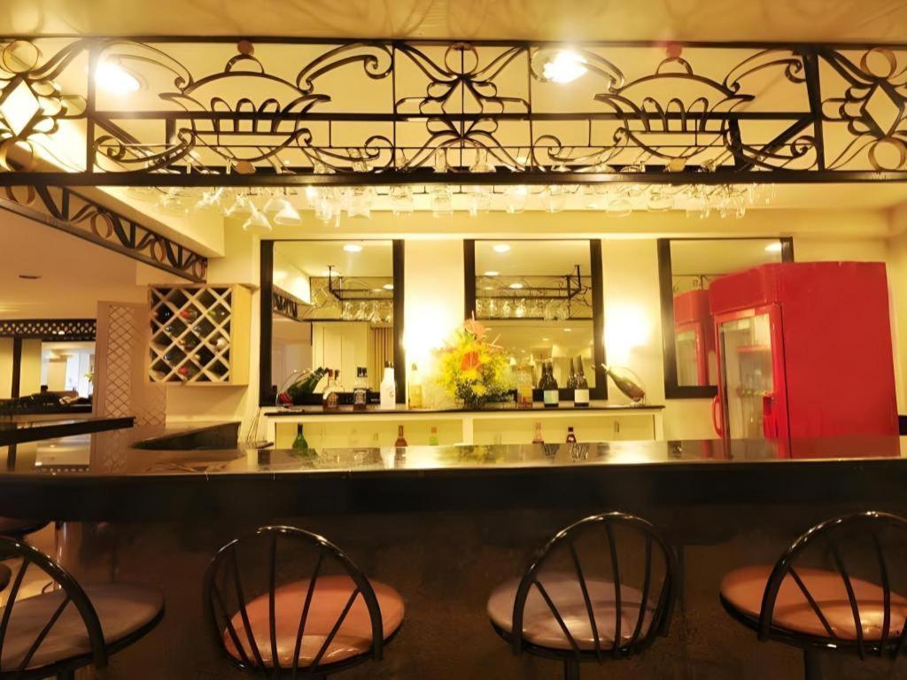 Las Palmas Hotel De Manila Exterior photo
