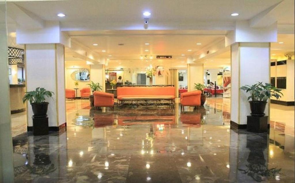 Las Palmas Hotel De Manila Exterior photo
