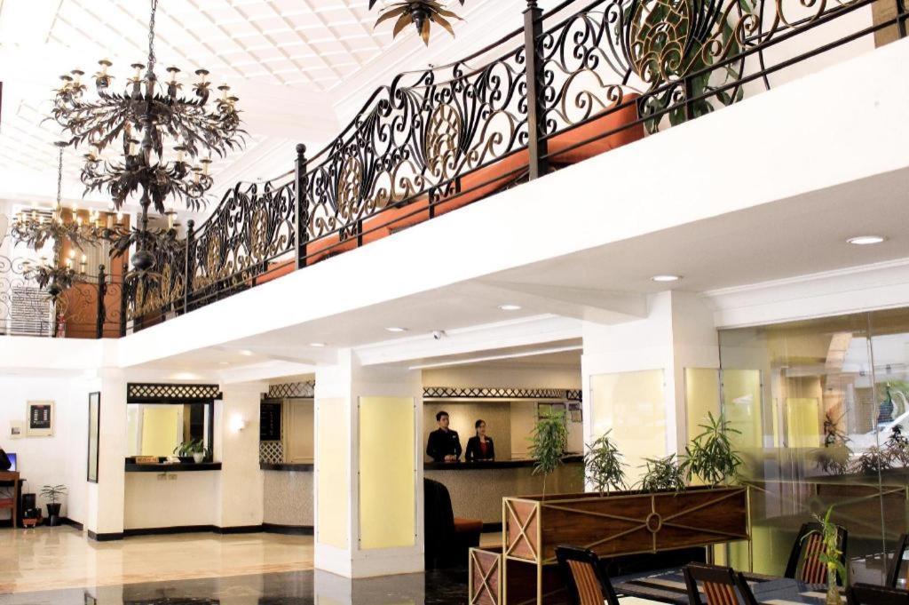 Las Palmas Hotel De Manila Exterior photo