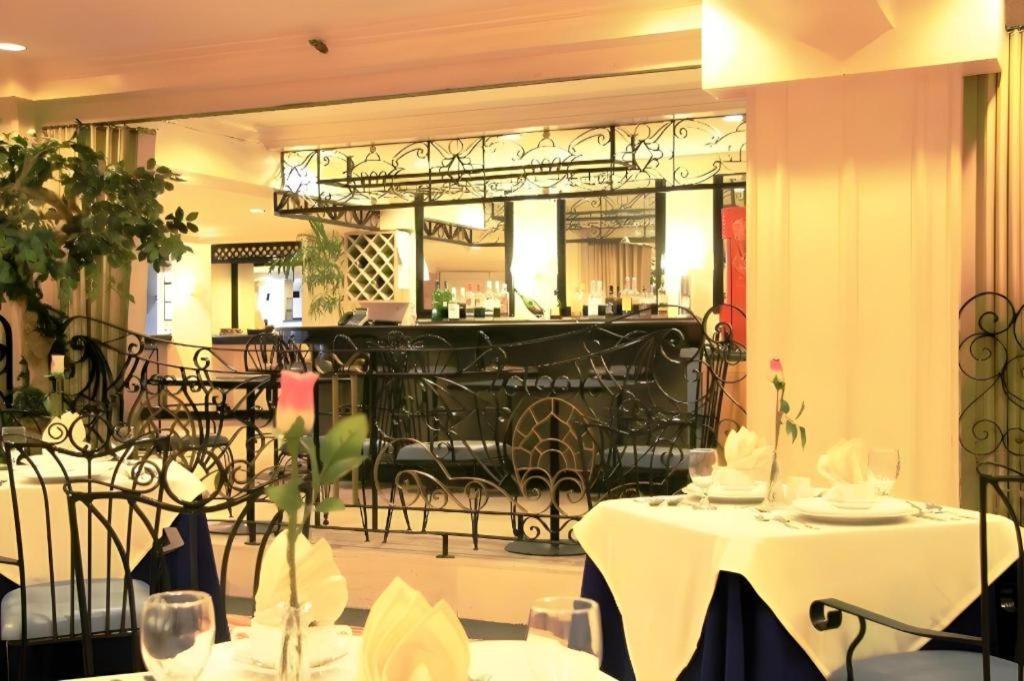 Las Palmas Hotel De Manila Exterior photo