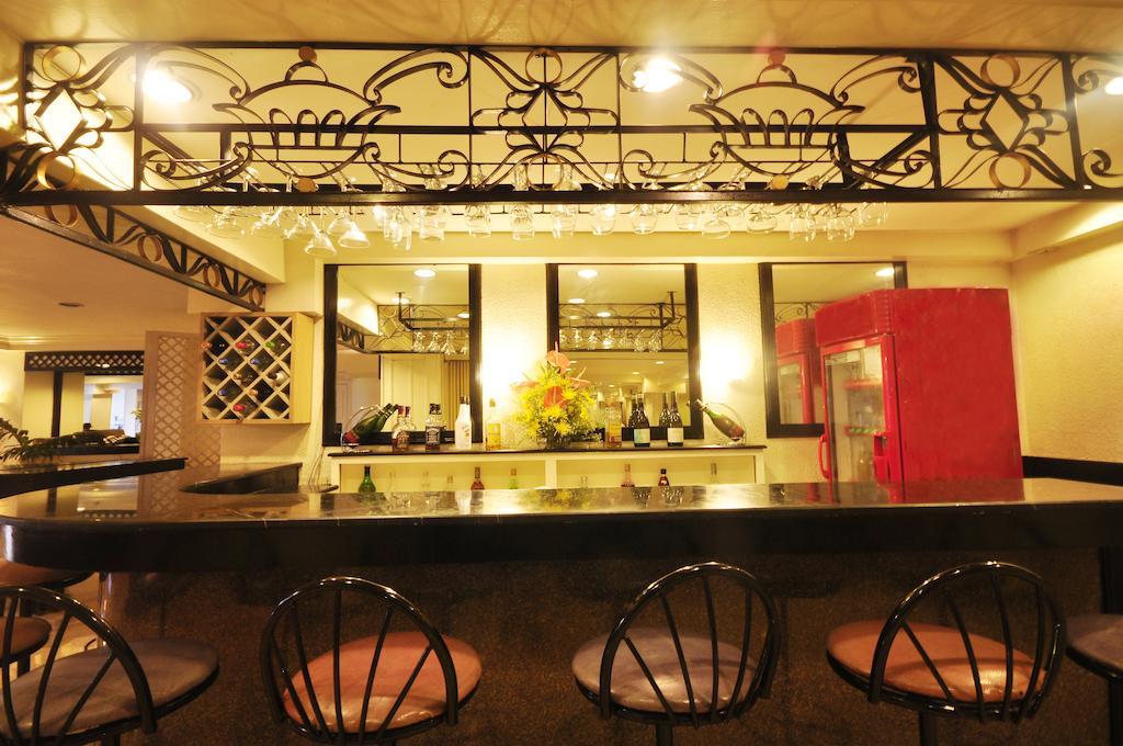 Las Palmas Hotel De Manila Exterior photo